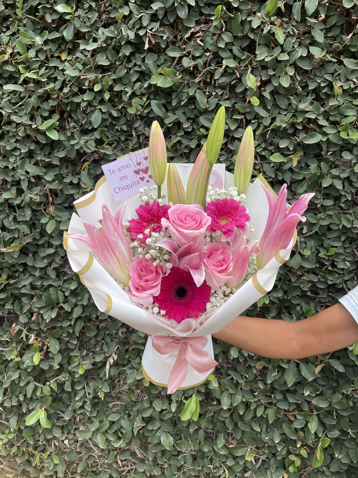 Ramo de lirios y gerberas rosadas - imagen 1