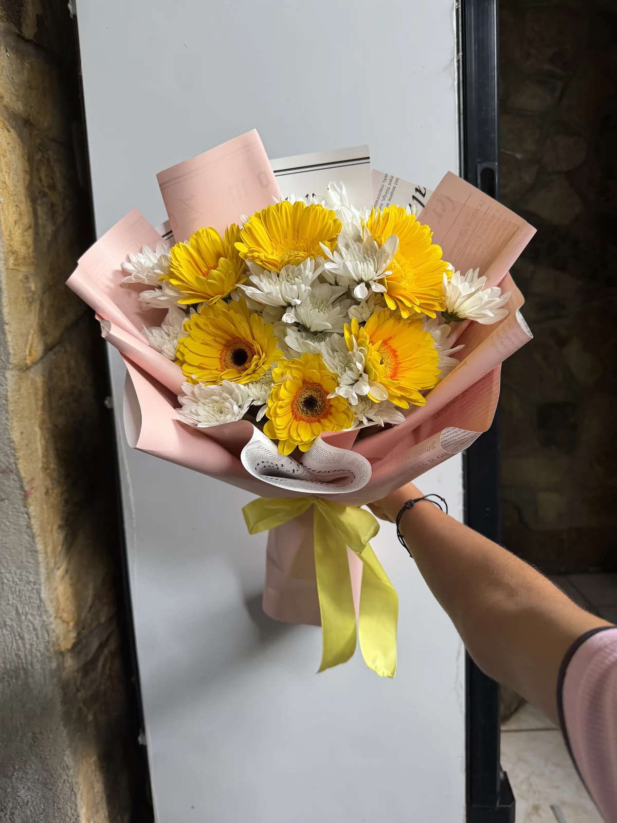Ramo de gerberas amarillas - imagen 1