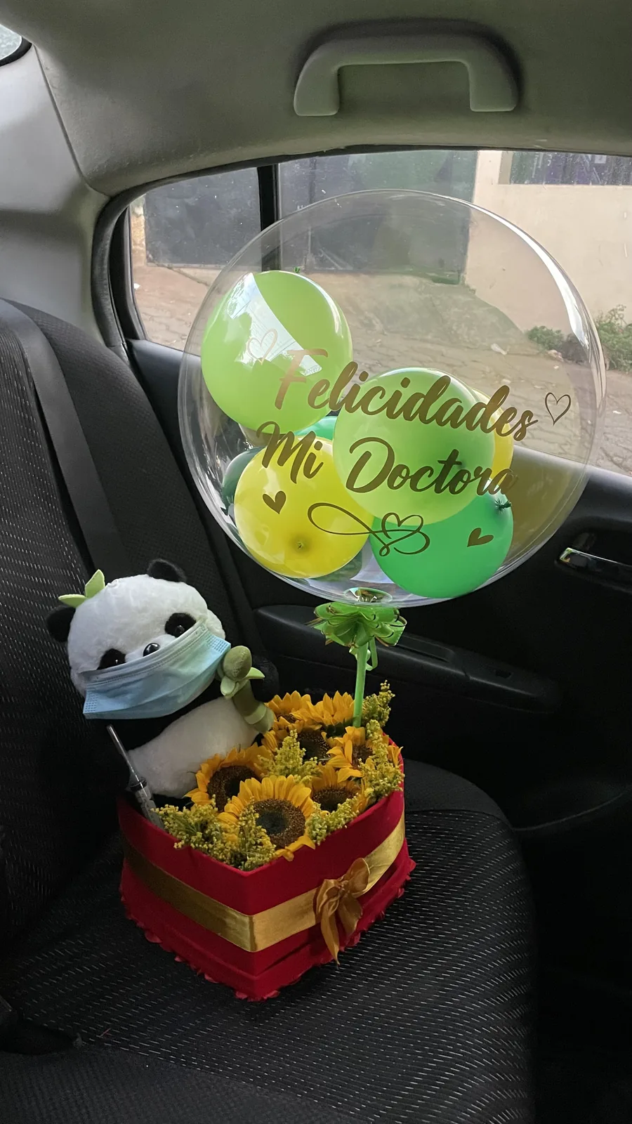 Caja con girasoles y peluche - imagen 1