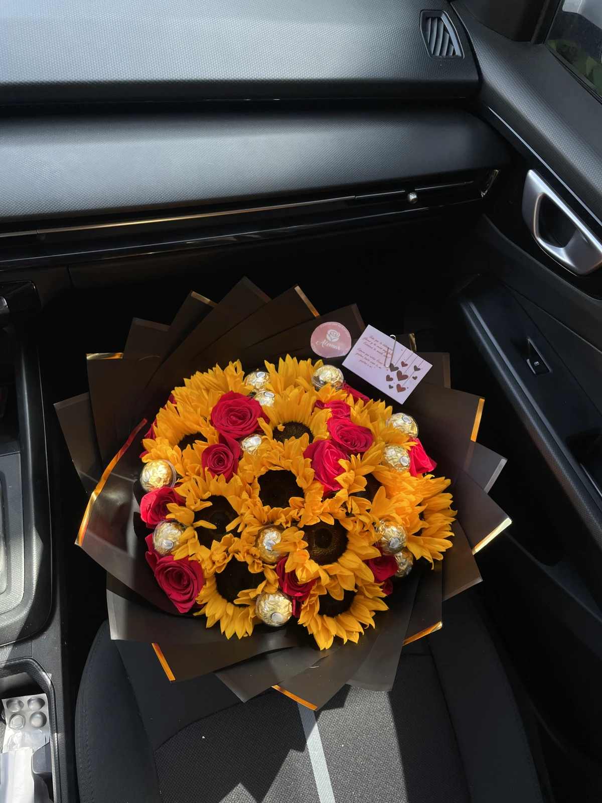 Ramo buchón de girasoles y rosas Alemar
