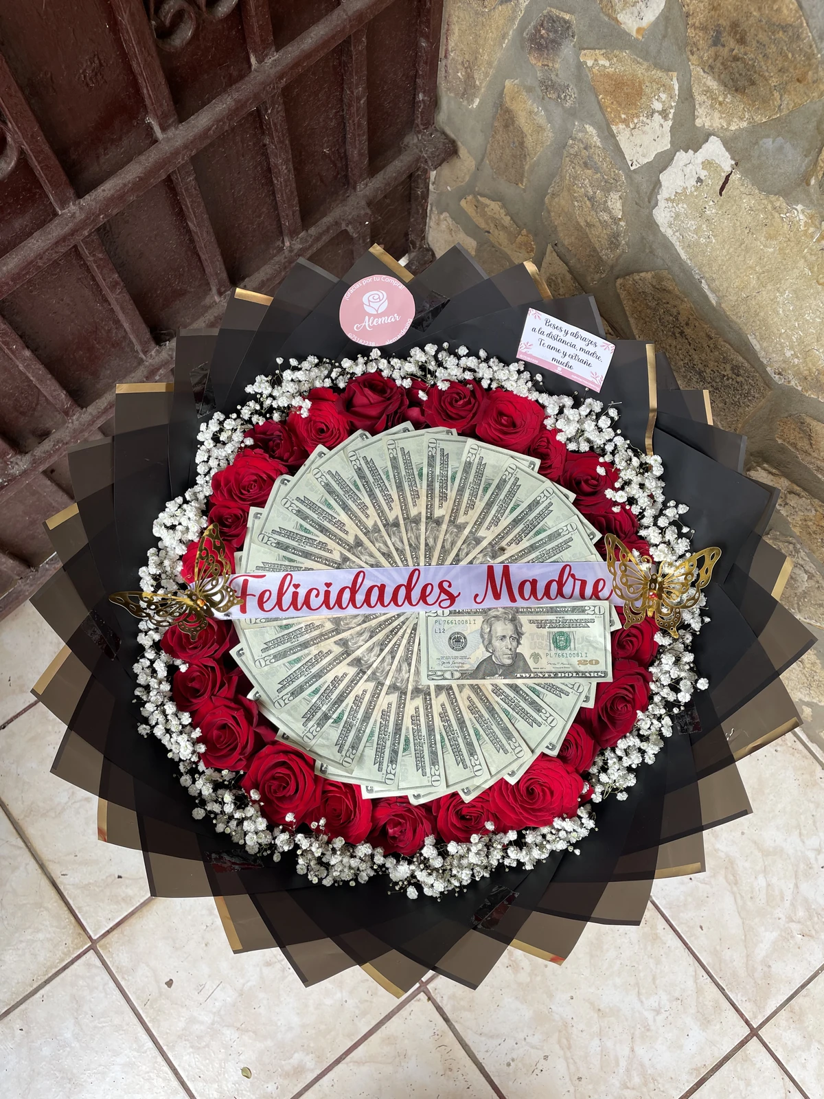 Ramo buchón de dinero, rosas y nube - imagen 1
