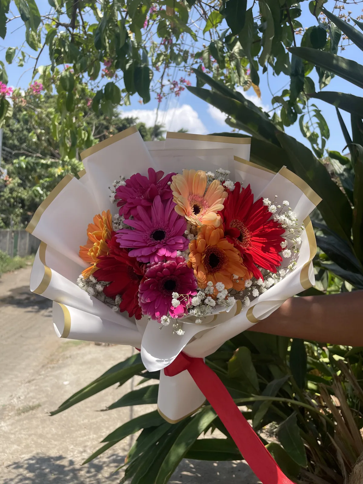 Ramo de gerberas, colores variados - imagen 1