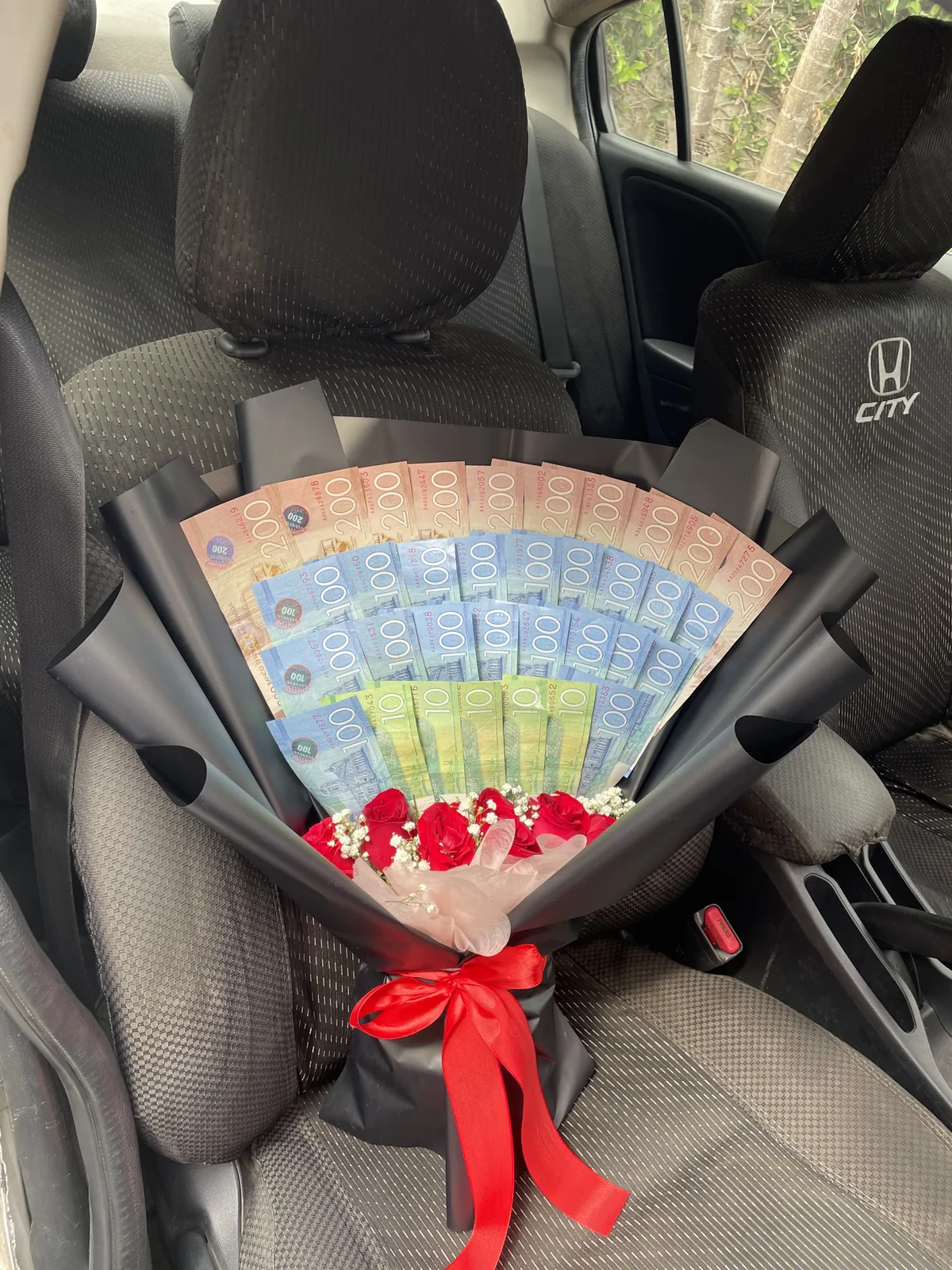 Ramo de dinero y rosas - imagen 1